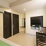 Hotel Paragon Suites
